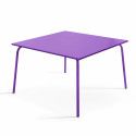 Table de terrasse carrée en métal violet 8 places Table de terrasse carrée en métal violet 8 places
