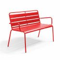 Banc en métal rouge