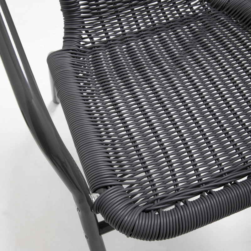 Chaise en alu et résine grise pour café bistro
