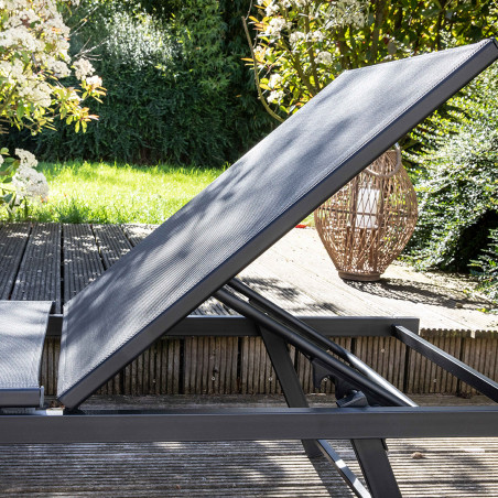 Transat gris en aluminium terrasse hôtel
