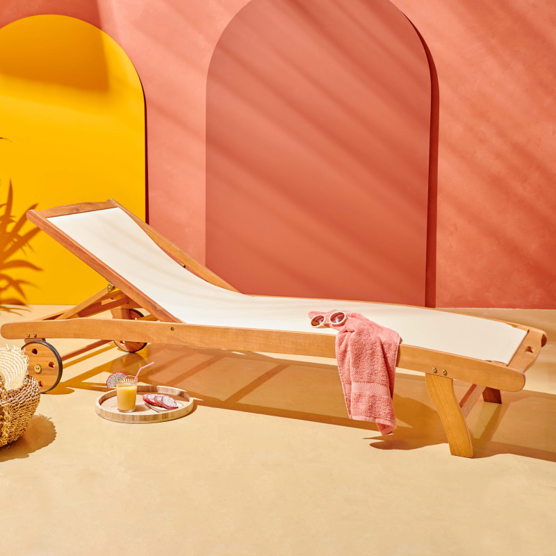Bain de soleil en bois avec roues et tissu écru Bain de soleil en bois avec roues et tissu écru