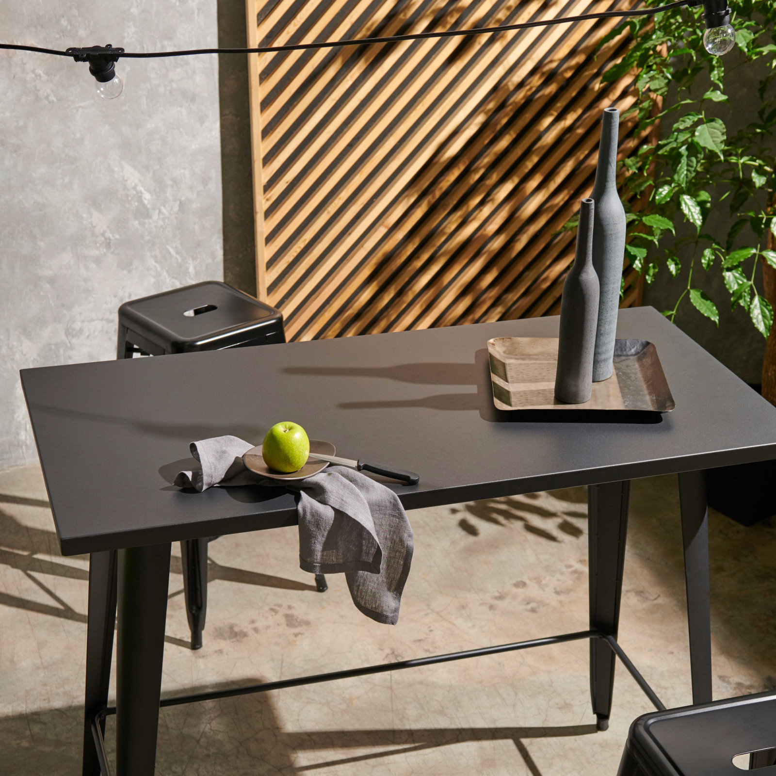 Table haute en métal