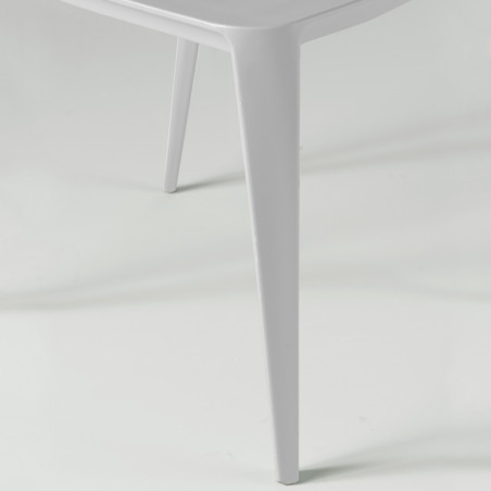 Chaise CHR en plastique