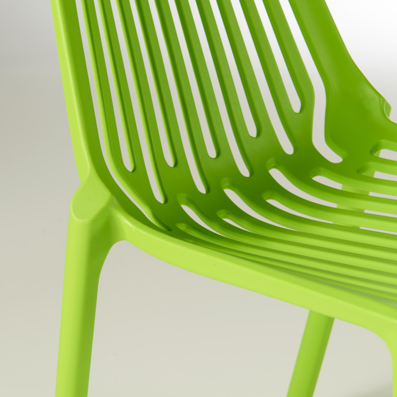 Chaise design en plastique avec dossier ajouré (4/6)
