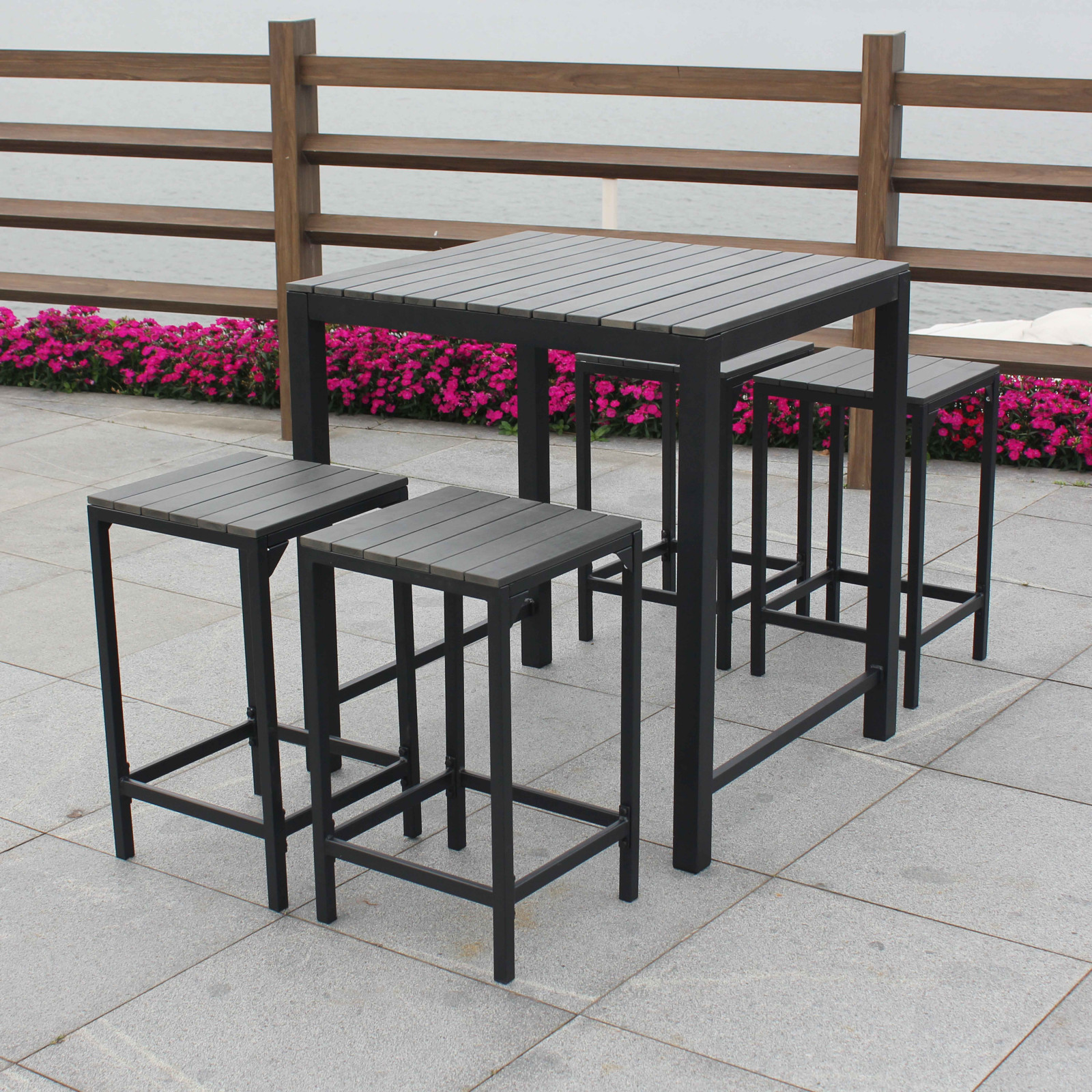 Table de terrasse haute avec 4 tabourets en aluminium et composite