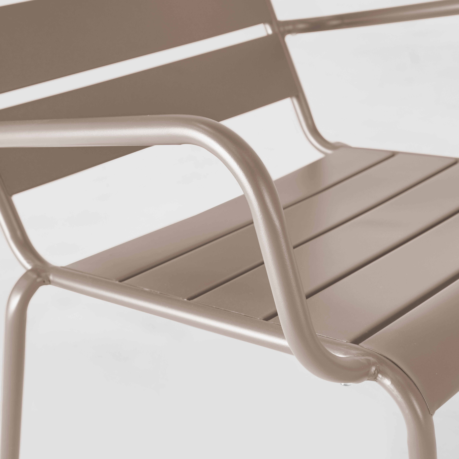 Fauteuil de terrasse bas en métal