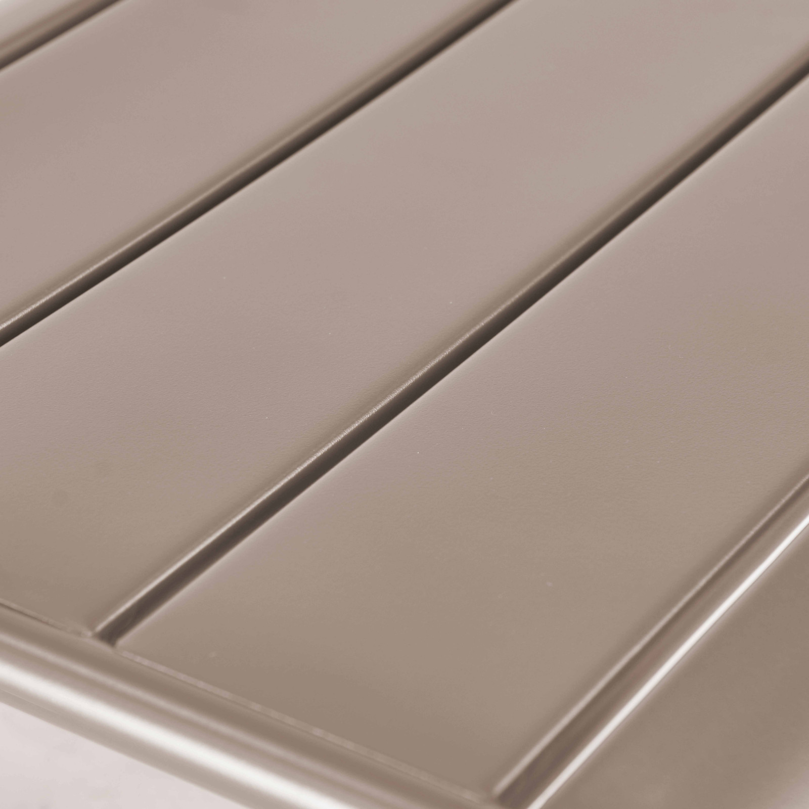 Fauteuil de terrasse bas en métal