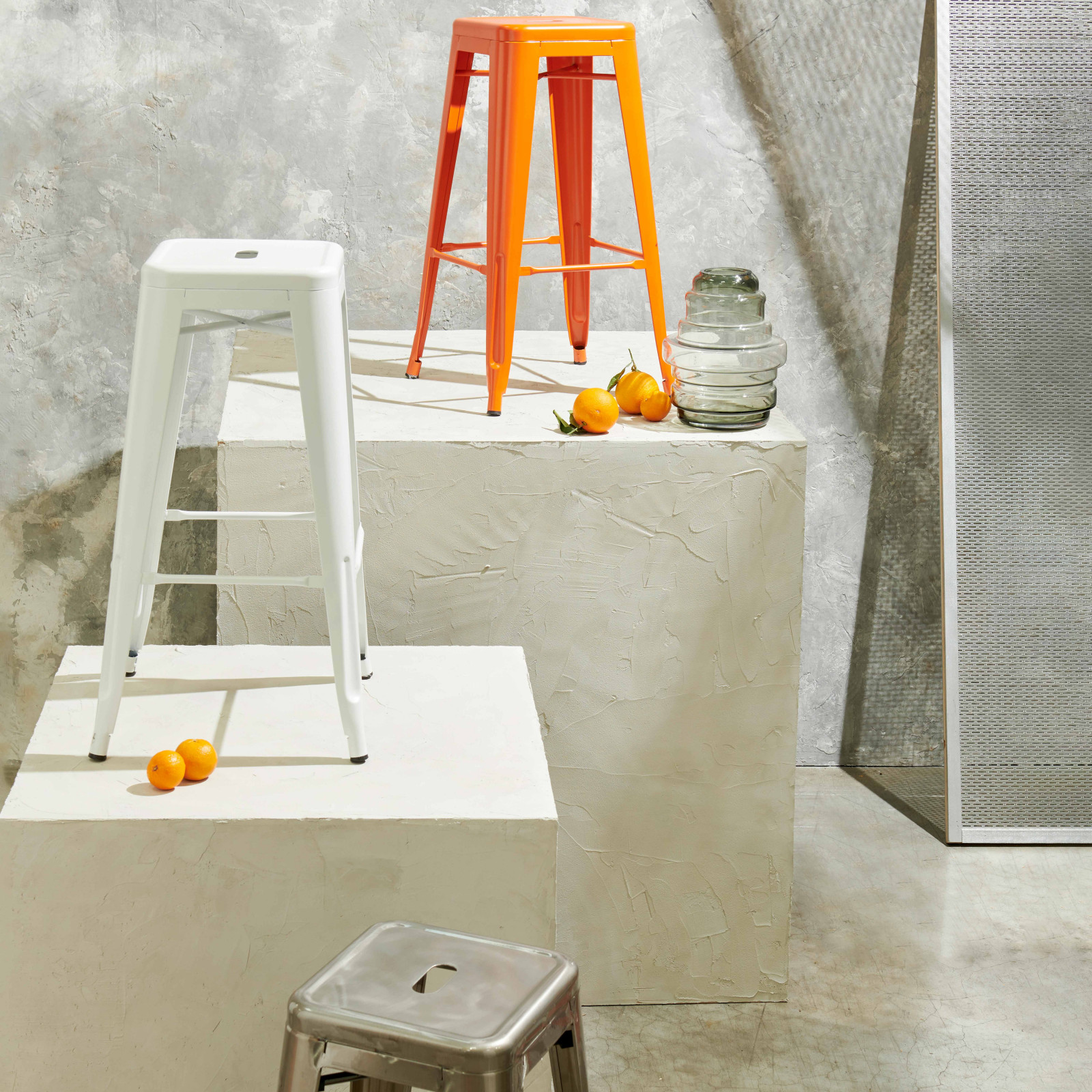 Tabouret industriel en métal mat