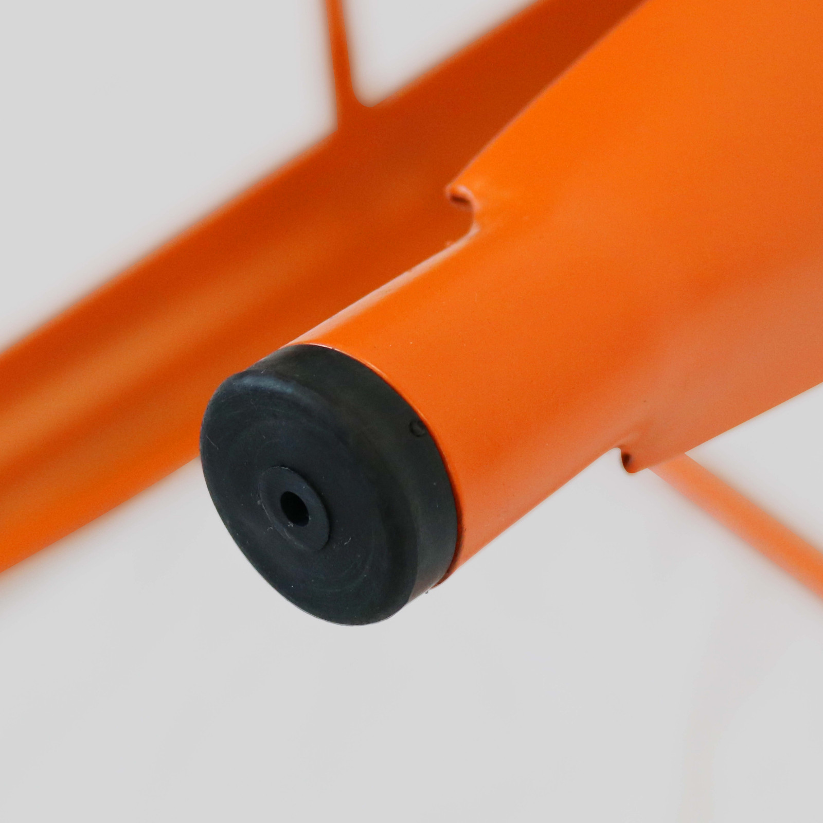 Tabouret industriel en métal mat