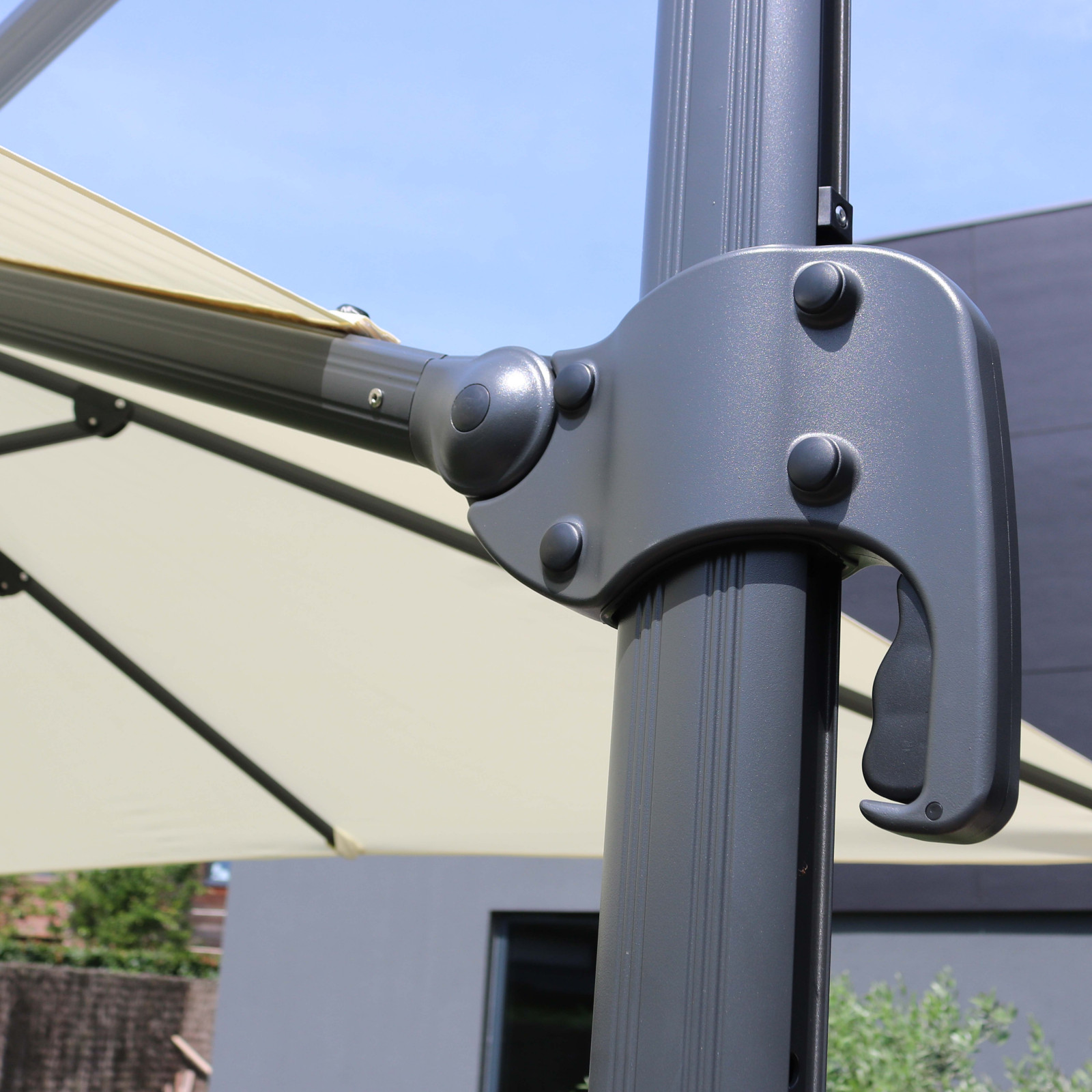 Ensemble parasol déporté carré 250g/m² (3 x 3M) rotatif 360° + Dalle à lester sur roues 110 L