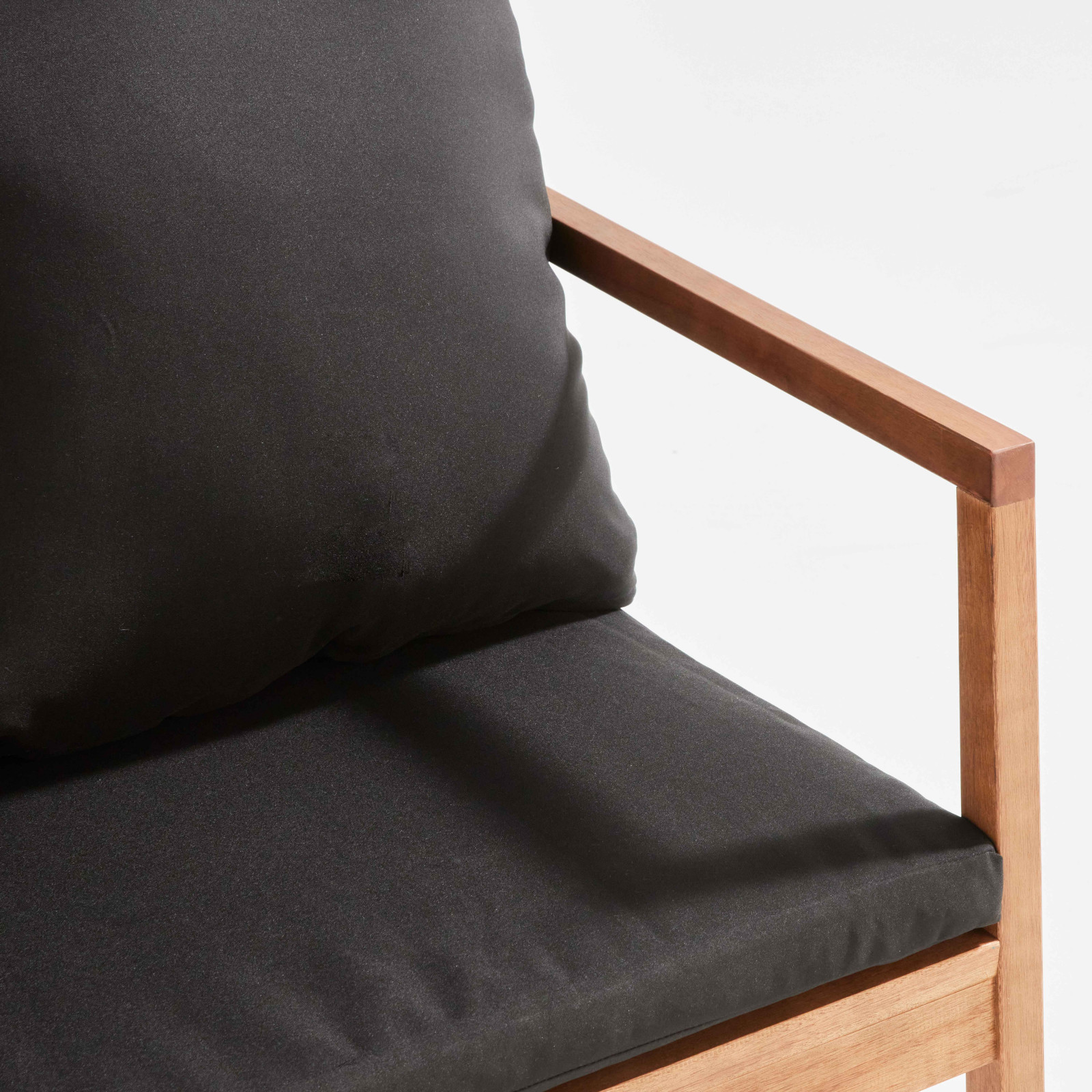 Salon de jardin en bois d'eucalyptus avec 1 canapé, 2 fauteuils et table basse