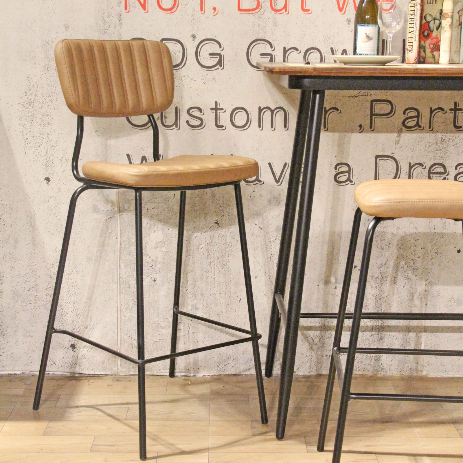 Lot de 2 chaises hautes en cuir synthétique Lot de 2 chaises hautes en cuir synthétique