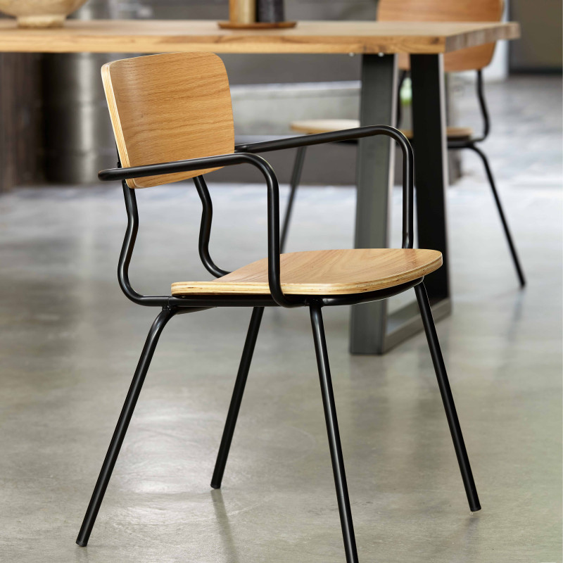 Lot de 2 chaises avec accoudoirs en bois