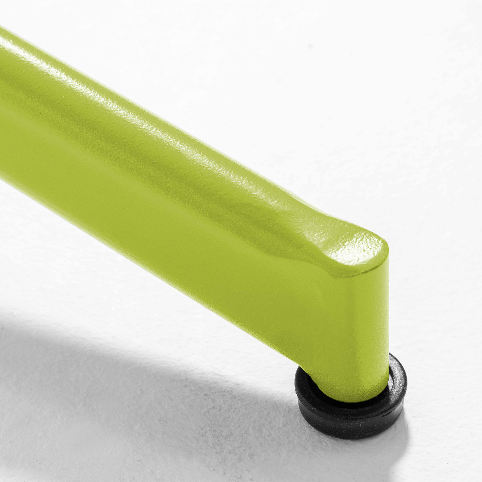 Ensemble table ronde avec plateau inclinable (⌀70cm) + 4 fauteuils en métal