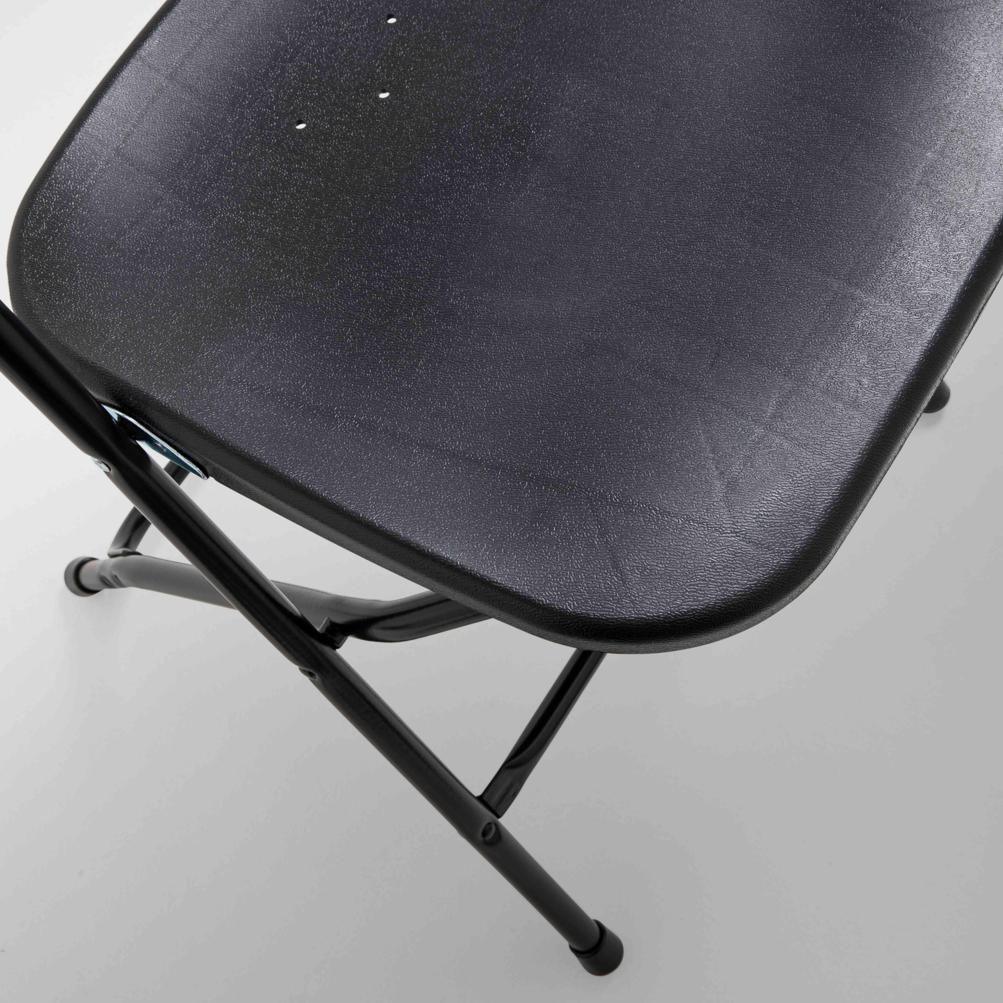 Chaise pliante de réception noire ajourée PEHD et acier