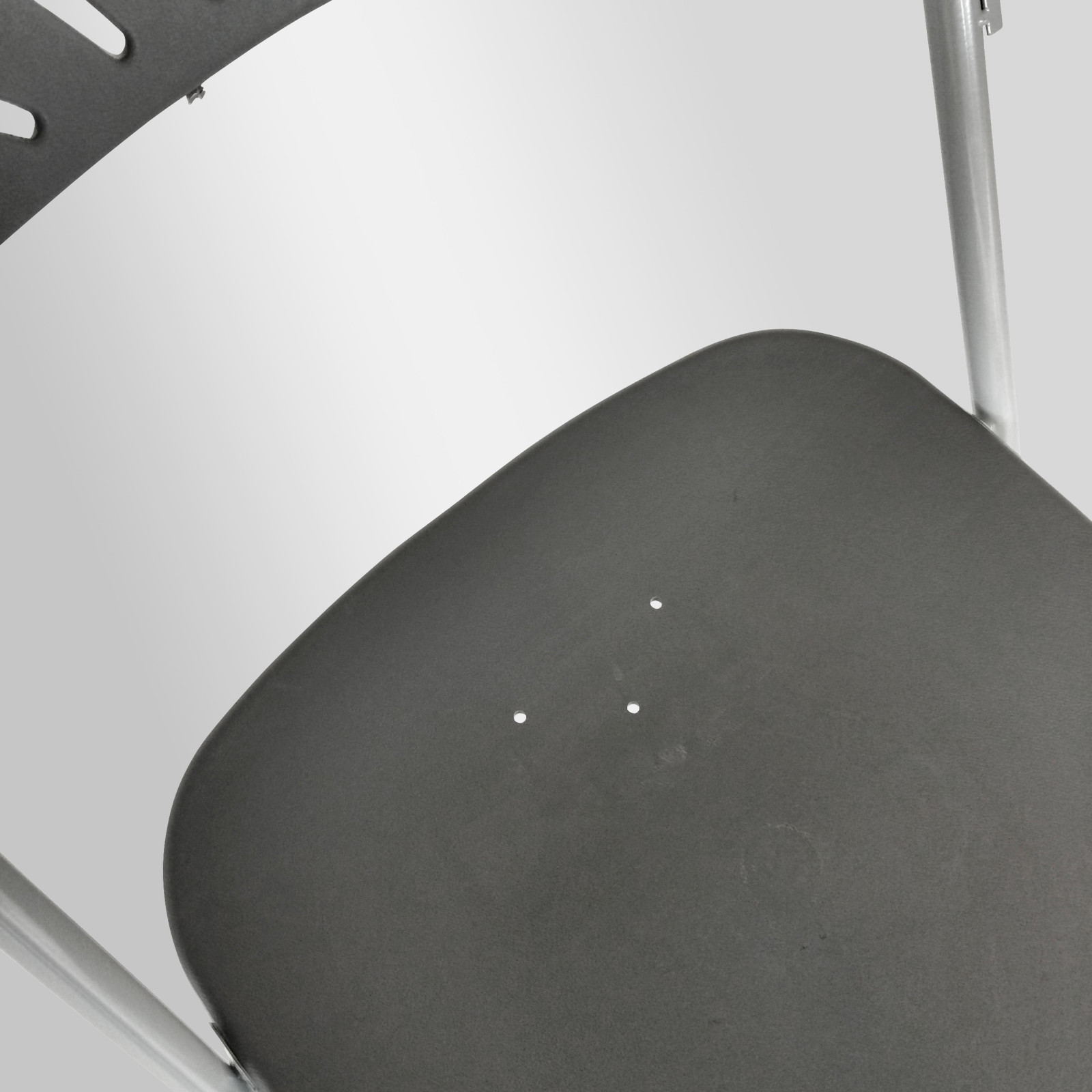 Lot 10 chaises pliantes grises et crochets de liaison