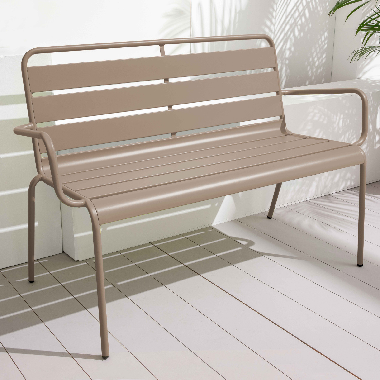 Banc avec dossier et accoudoirs en métal