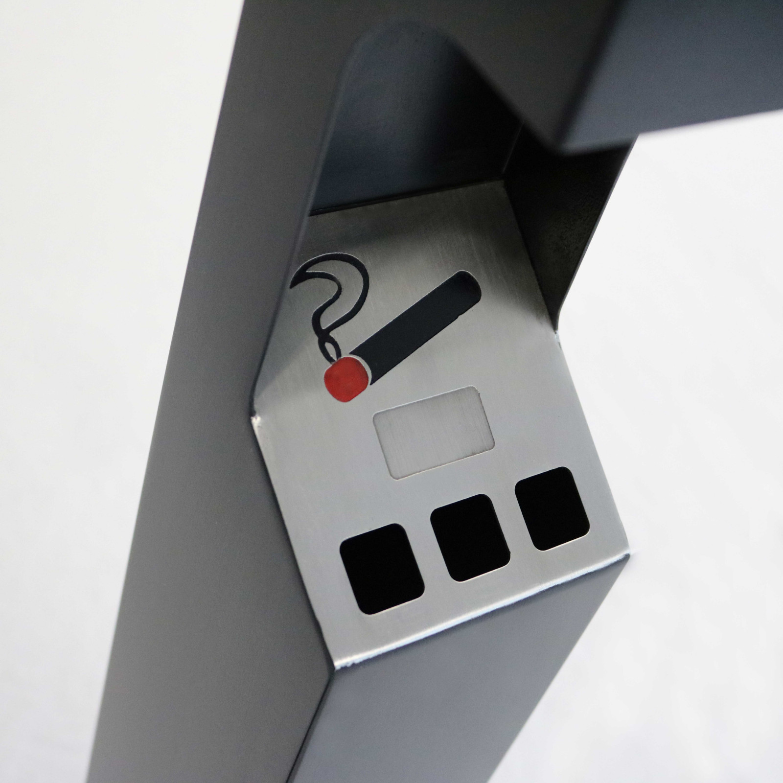 Cendrier extérieur mural en acier noir