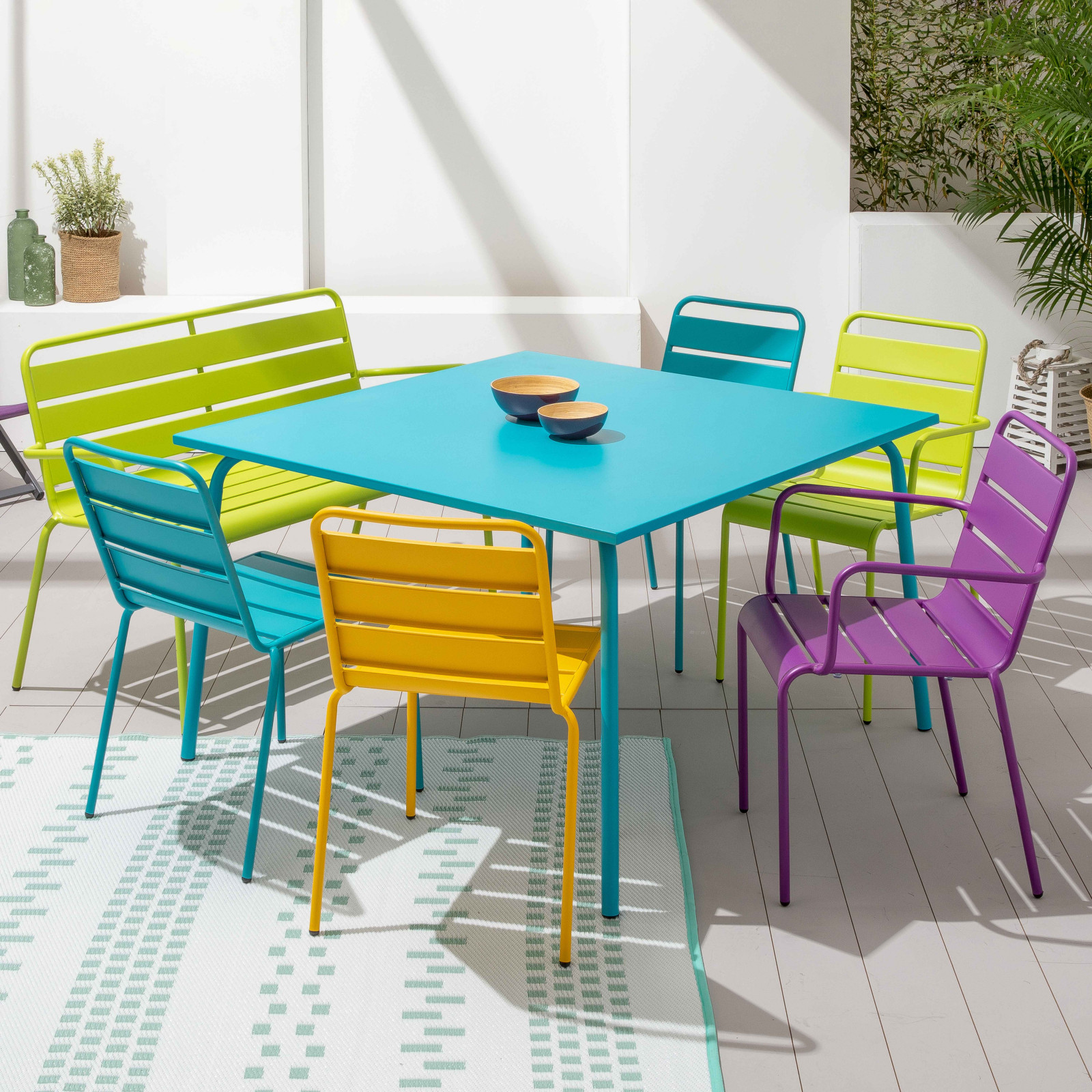 Chaise de terrasse avec accoudoirs en métal