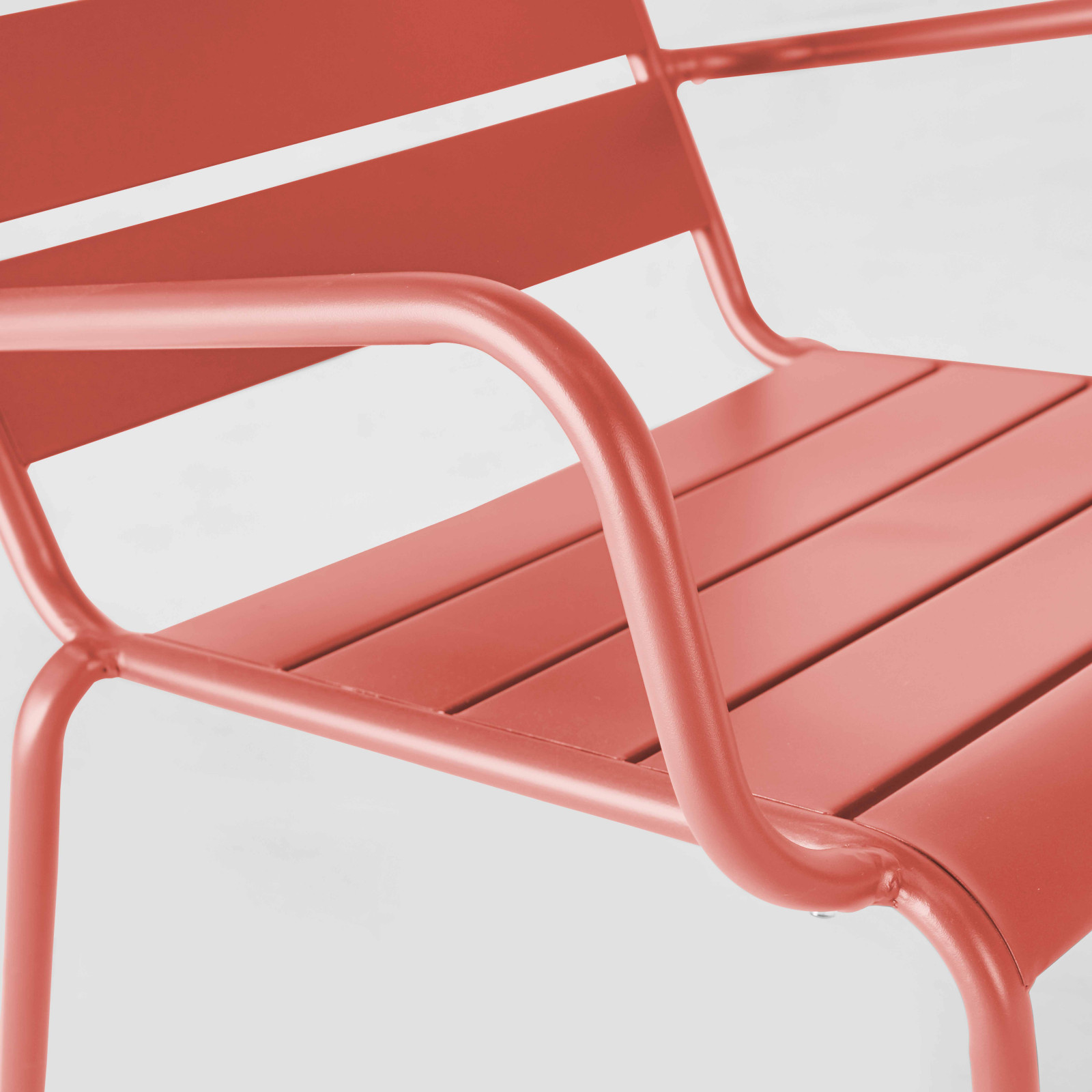 Fauteuil de terrasse bas en métal