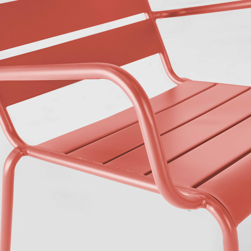 Fauteuil de terrasse bas en métal