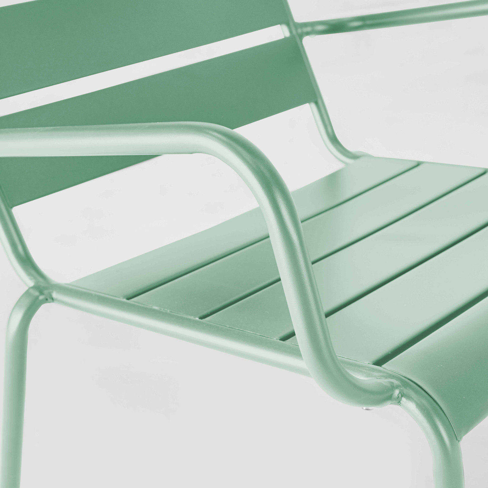 Fauteuil de terrasse bas en métal