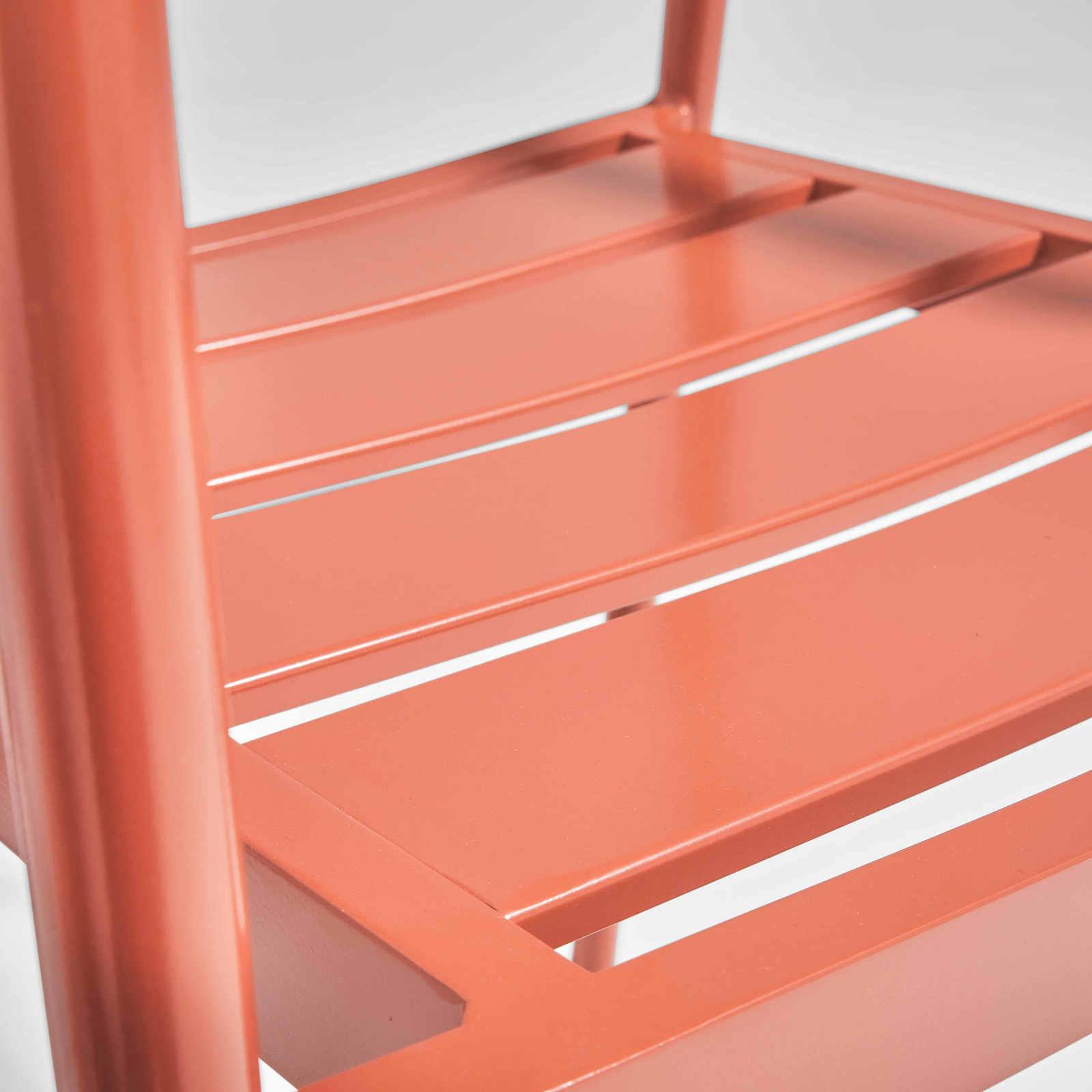 Chaise avec accoudoirs en aluminium et bois