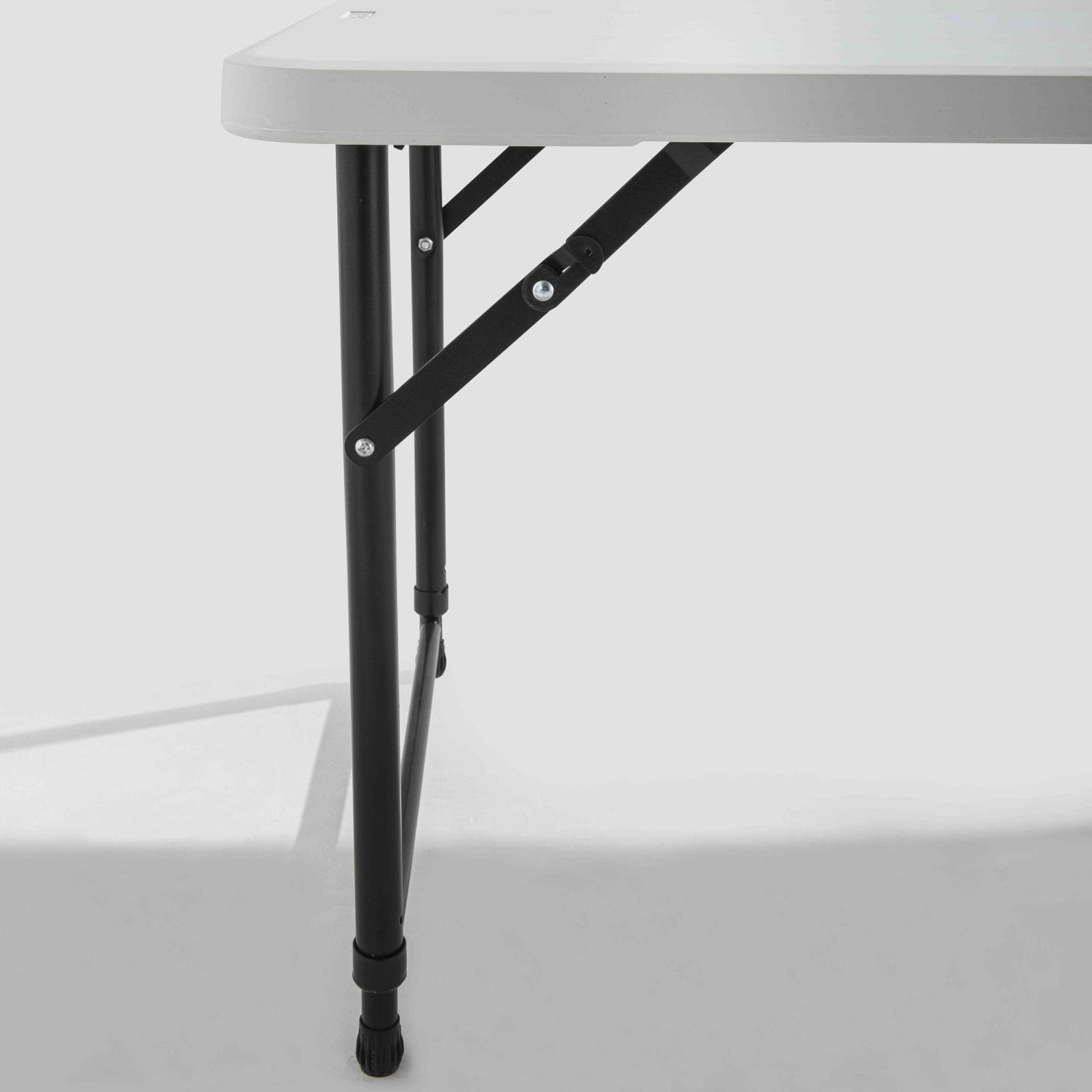 Table pliante 122cm en PEHD - 4 places Table pliante 122cm en PEHD - 4 places