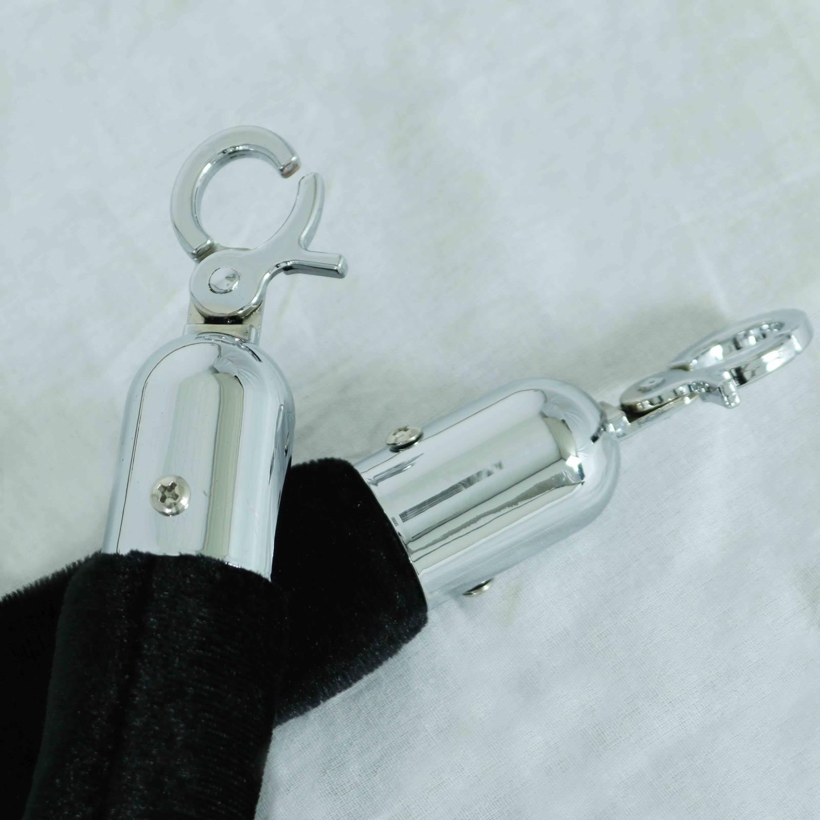 Poteaux de guidage inox et cordon velours noir Poteaux de guidage inox et cordon velours noir