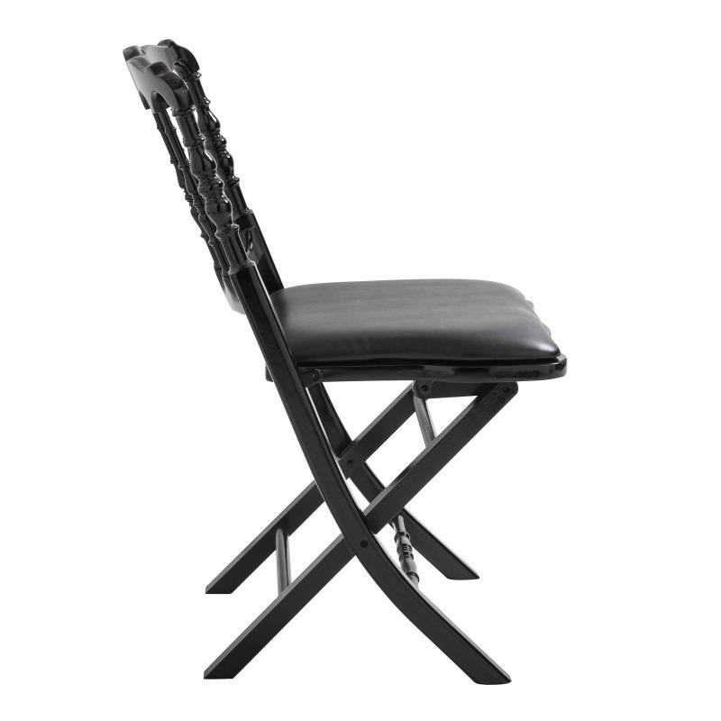 Chaises pliantes noires en bois