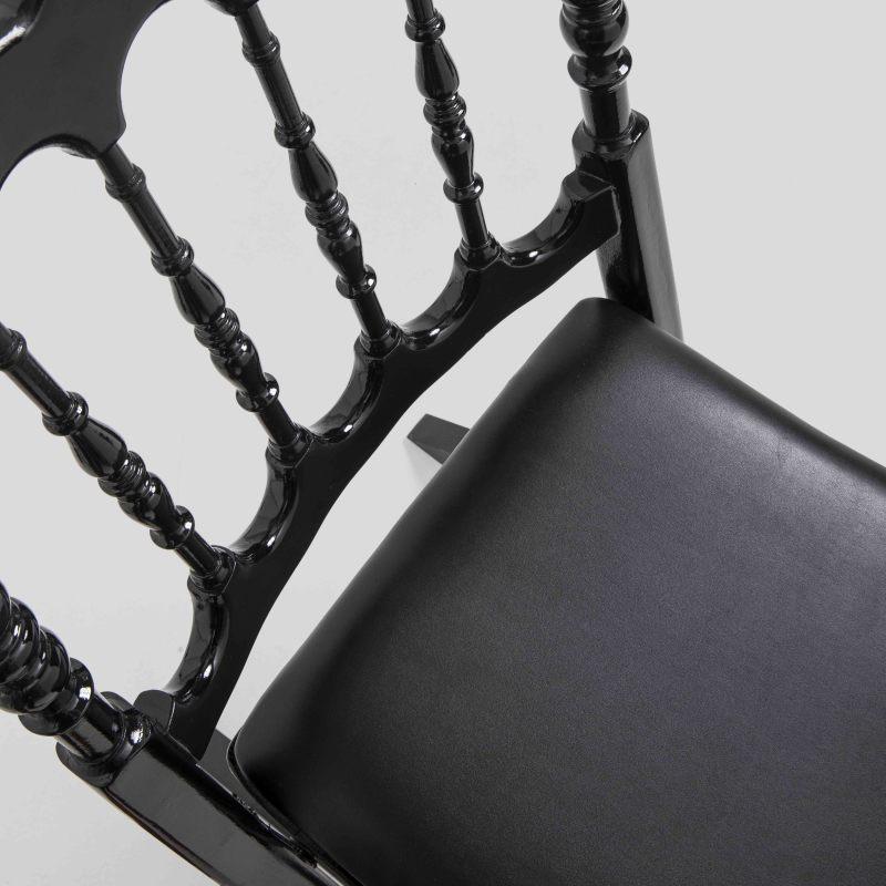 Chaises pliantes noires en bois