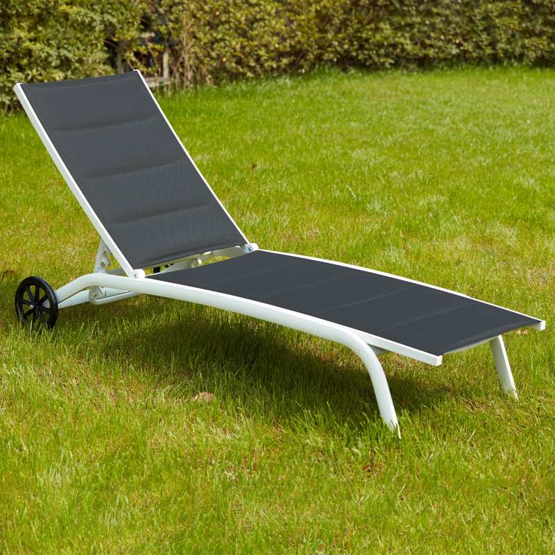 Lot de 2 bains de soleil sur roues en aluminium et textilène (2/5)