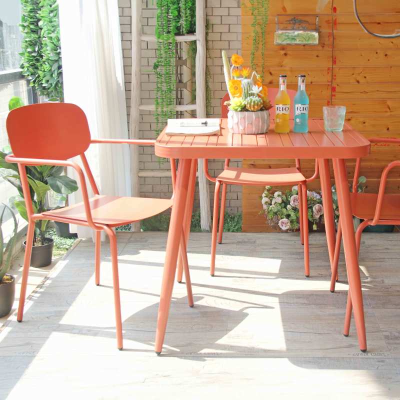 Table de terrasse carrée ( 75 x 75 x 76 cm) et 4 chaises avec accoudoirs en aluminium (6/7)