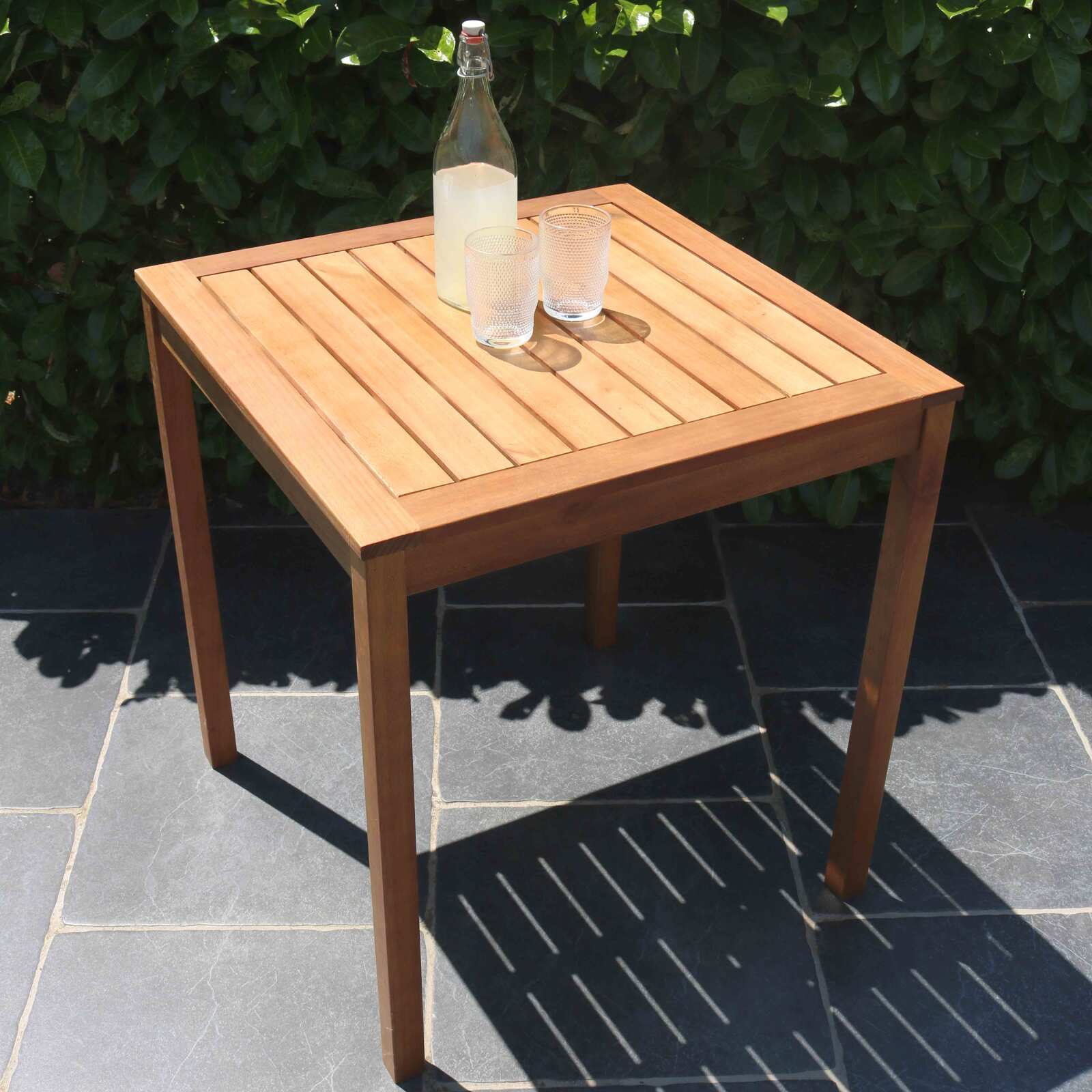 Table bistrot carrée (70 x 70 x 75 cm) en bois d'eucalyptus