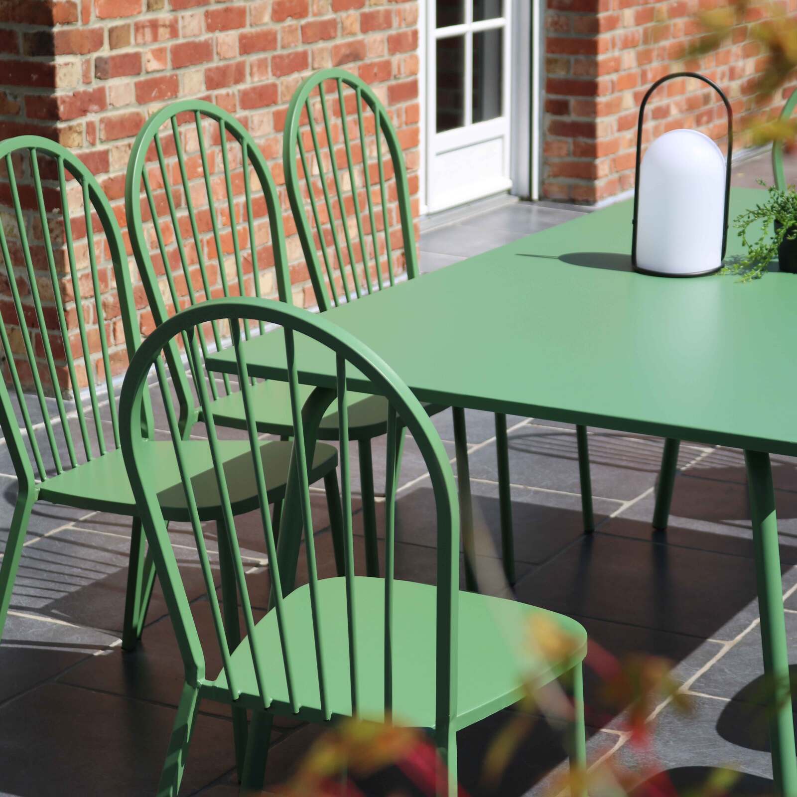 Chaise bistrot ajourée en métal