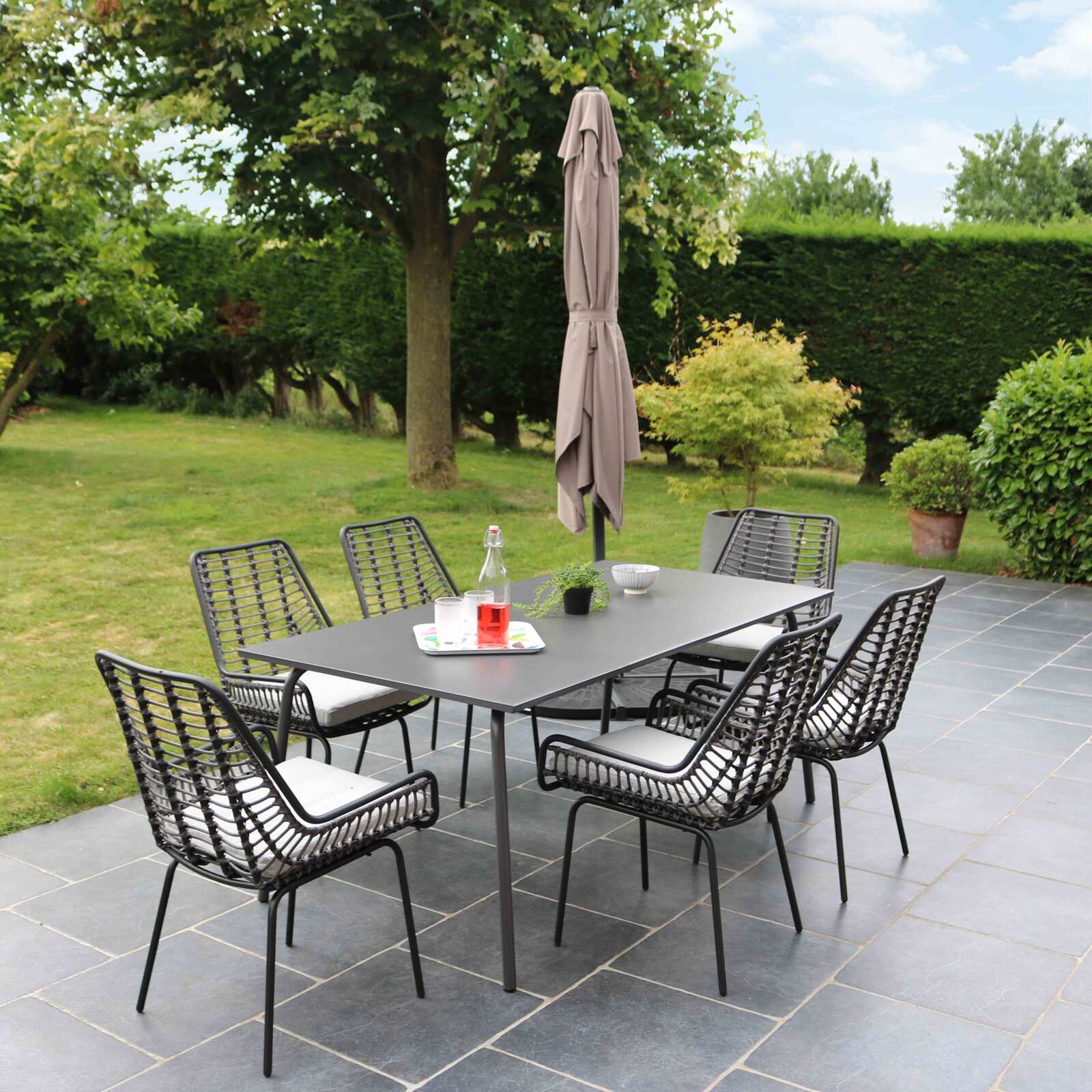 Ensemble parasol déporté rectangulaire 240g/m² rotatif 360 (2 x 3m) + 4 dalles lestées