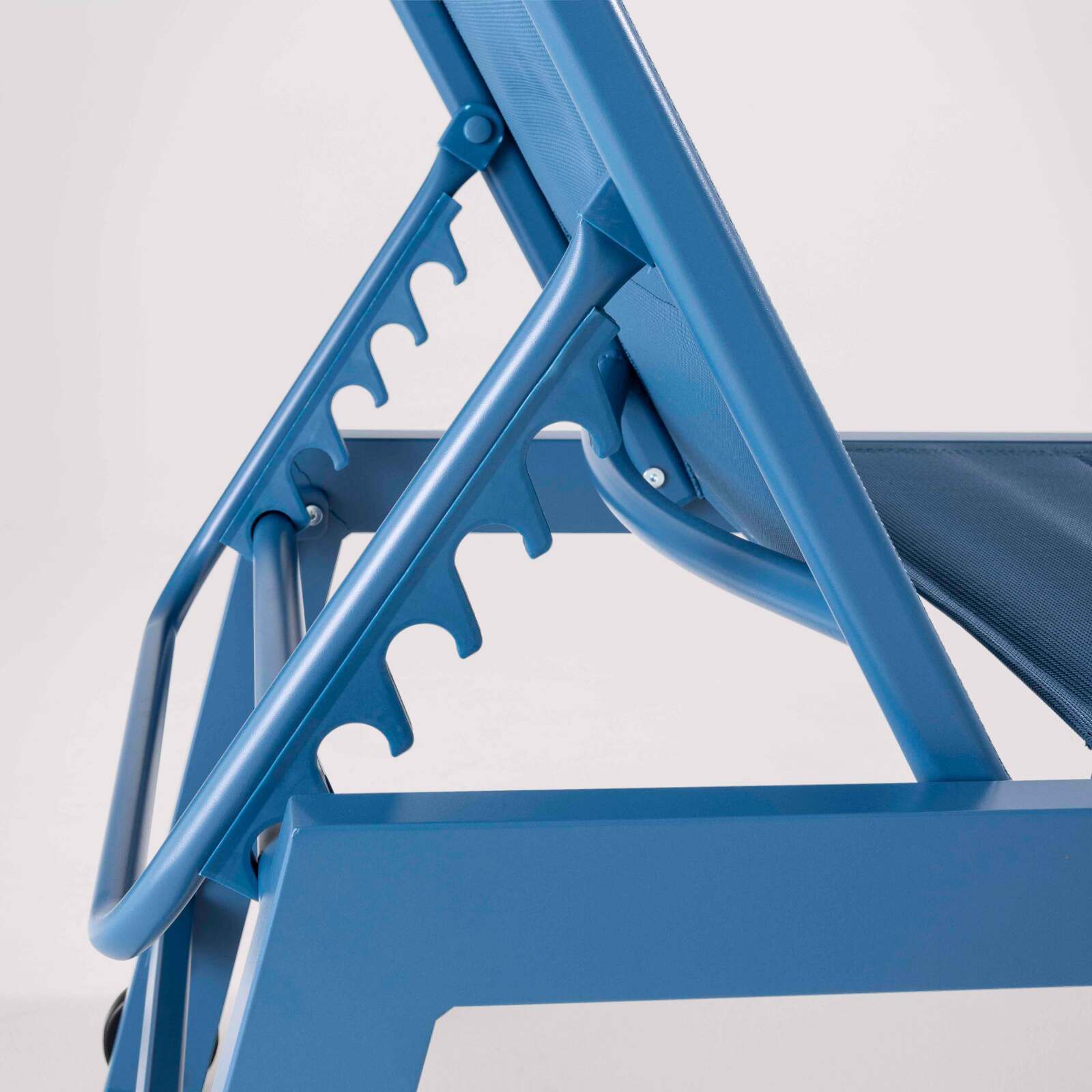 Lot de 2 bains de soleil en aluminium et textilène