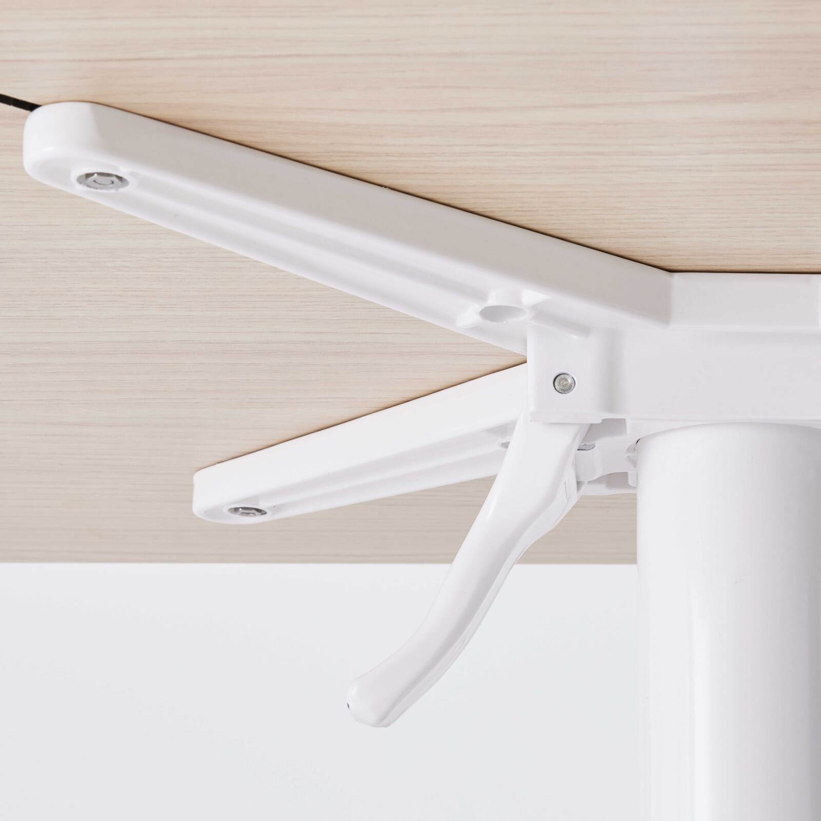 Table carré haute (60x60 cm) inclinable en HPL avec pied blanc