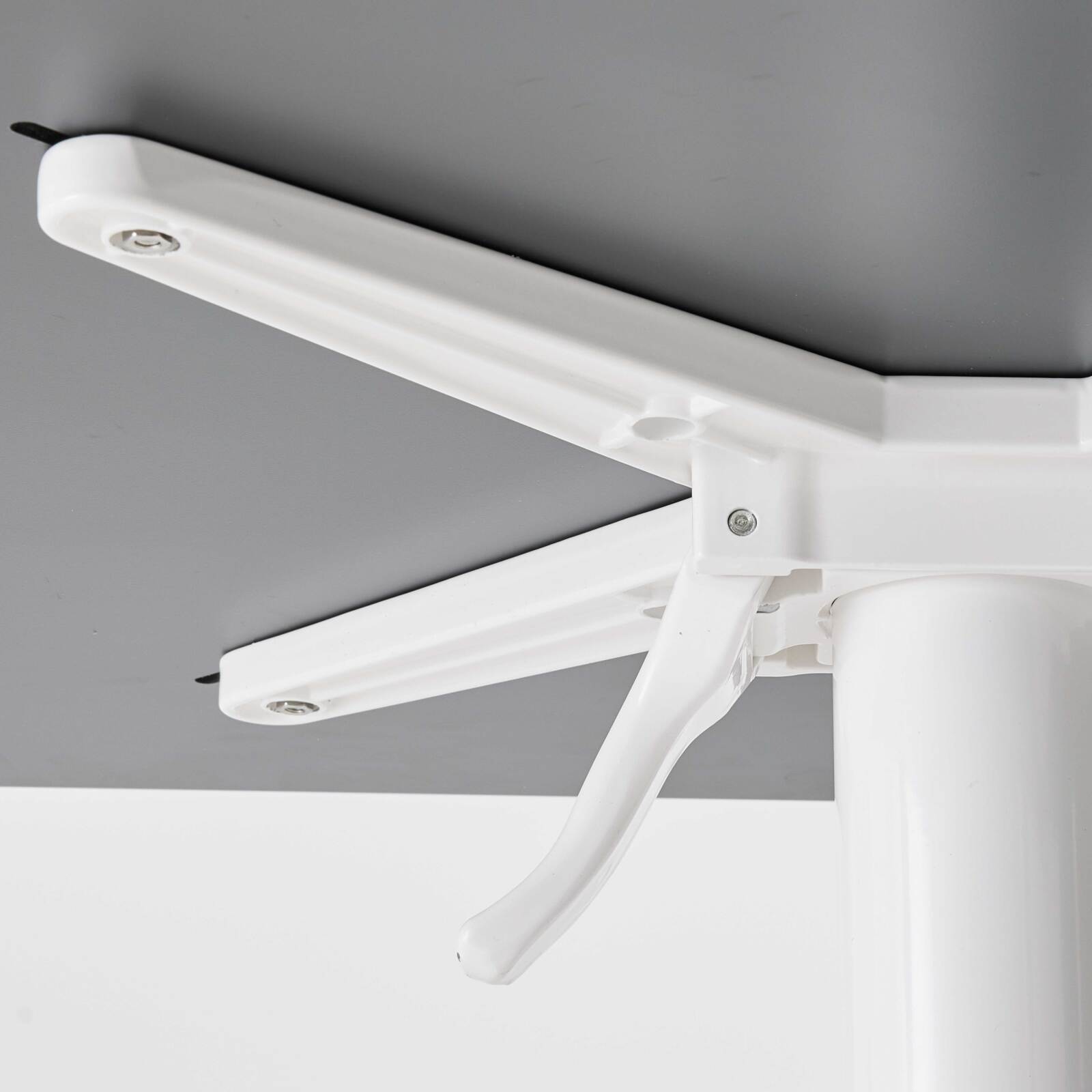 Table carré (60x60 cm) inclinable en HPL avec pied blanc