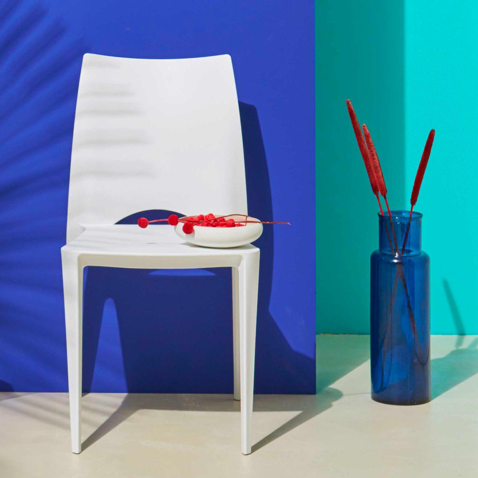 Chaise moderne en plastique