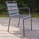 Chaise de terrasse avec accoudoirs en métal