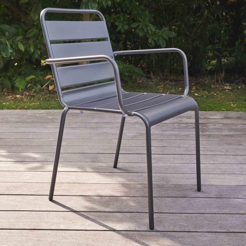 Chaise de terrasse avec accoudoirs en métal
