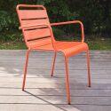 Chaise de terrasse avec accoudoirs en métal