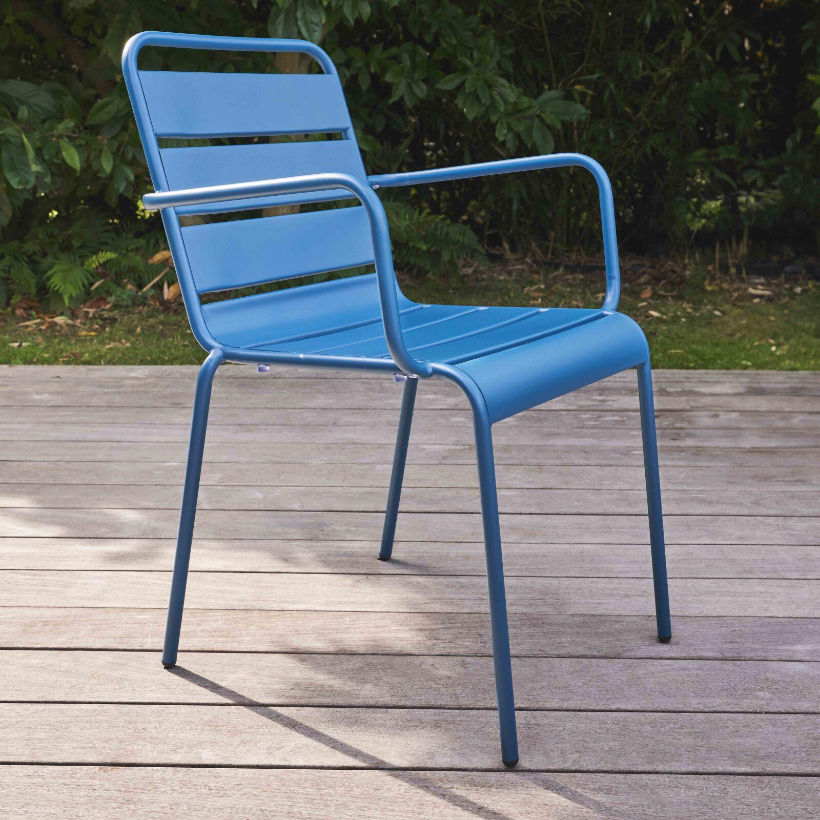Chaise de terrasse avec accoudoirs en métal