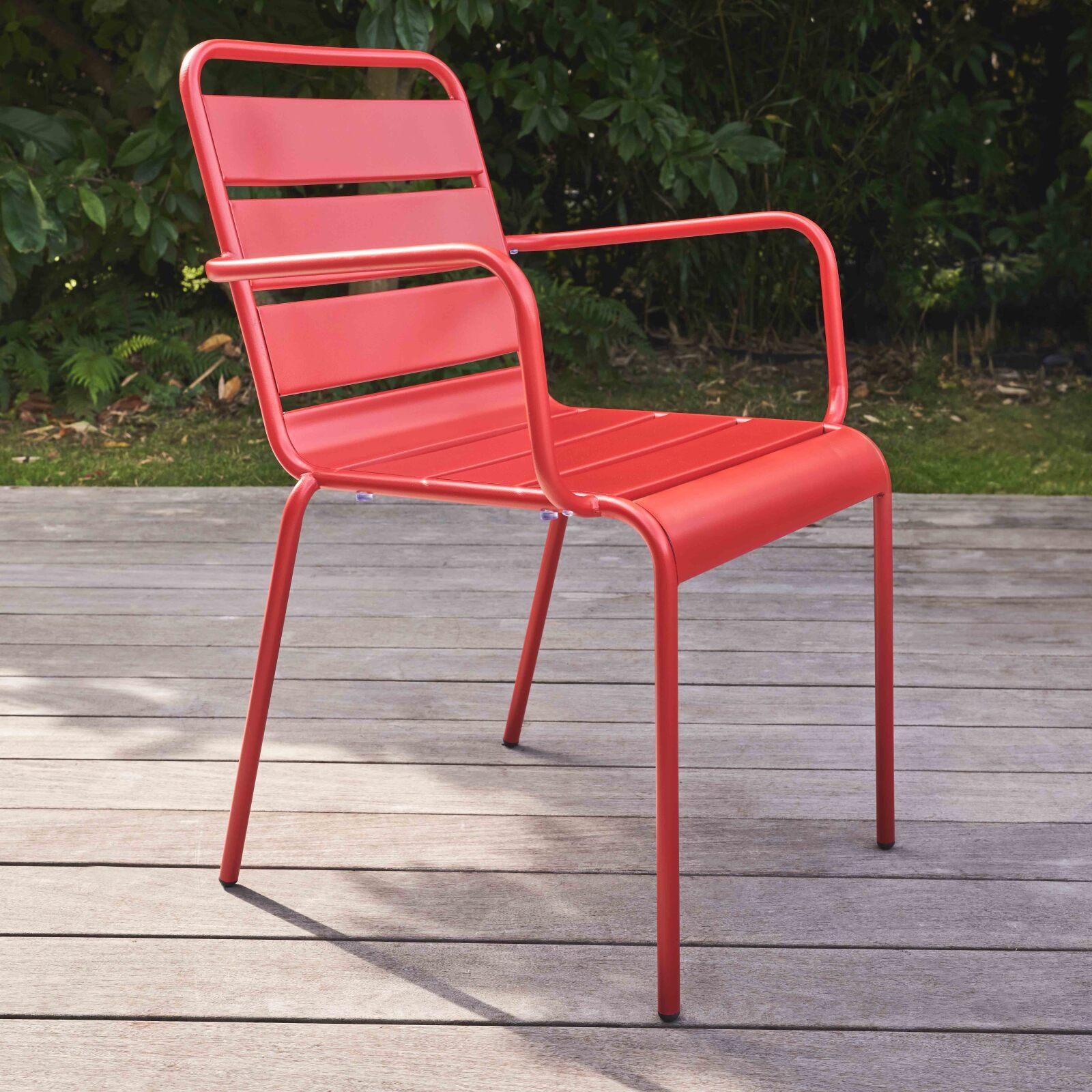 Chaise de terrasse avec accoudoirs en métal