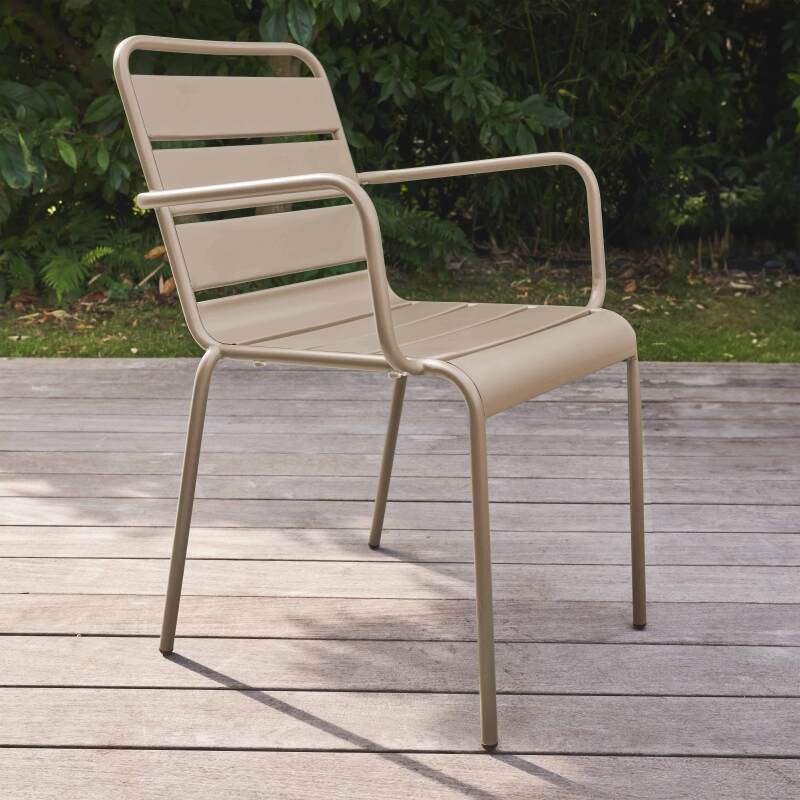 Chaise de terrasse avec accoudoirs en métal