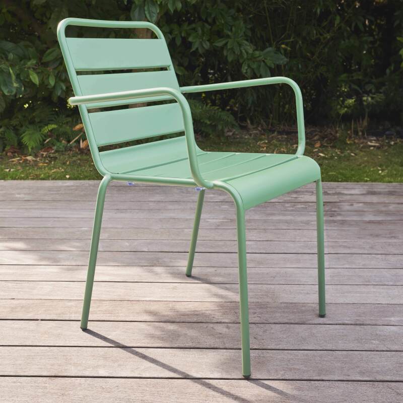 Chaise de terrasse avec accoudoirs en métal