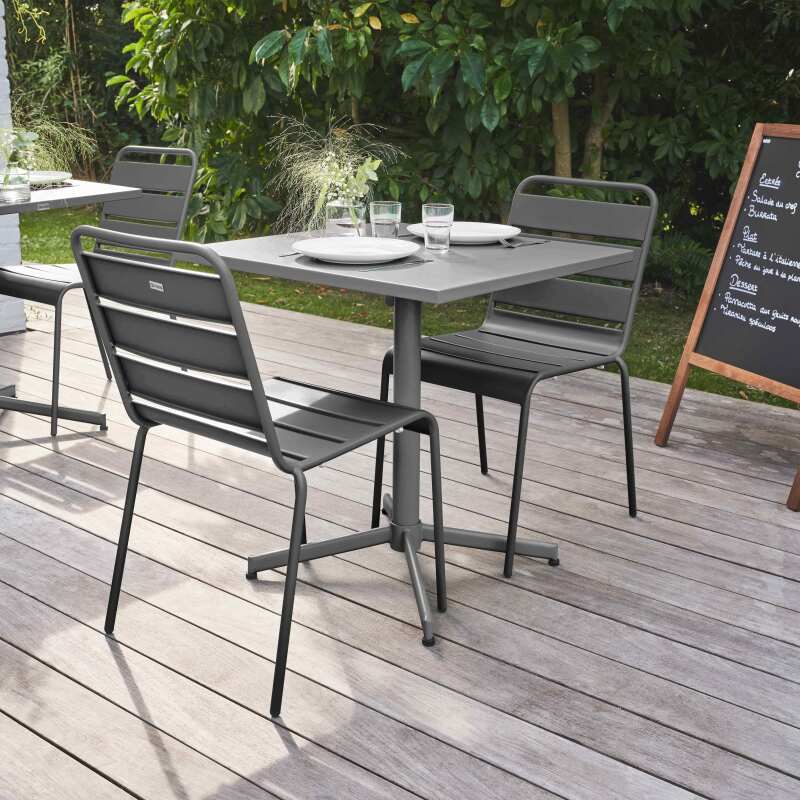 Ensemble table carrée avec plateau inclinable et 2 chaises en métal