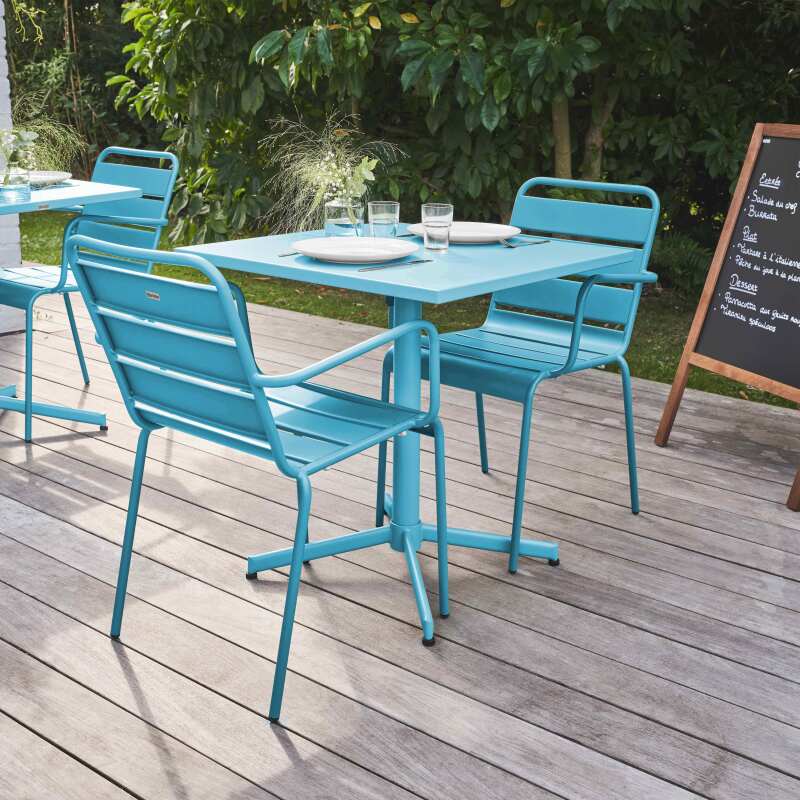 Ensemble table carrée avec plateau inclinable et 2 fauteuils en métal