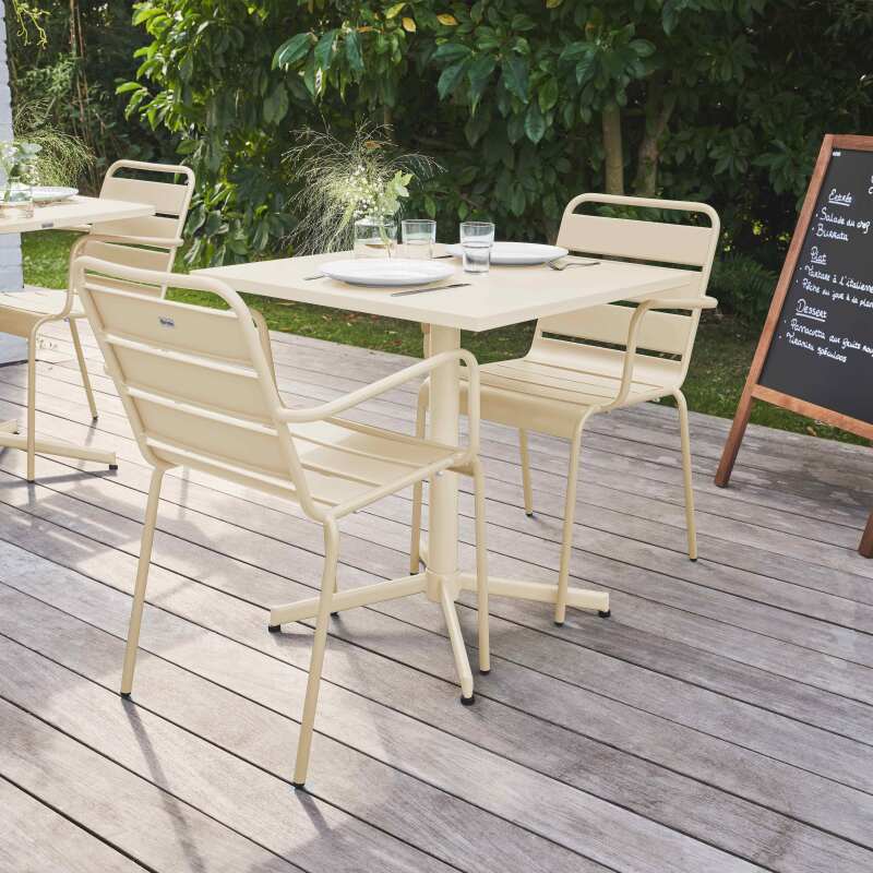 Ensemble table carrée avec plateau inclinable et 2 fauteuils en métal